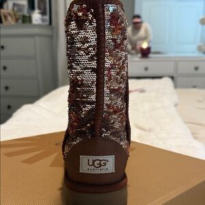 UGG W Classic Short Sparkles Boots - brown